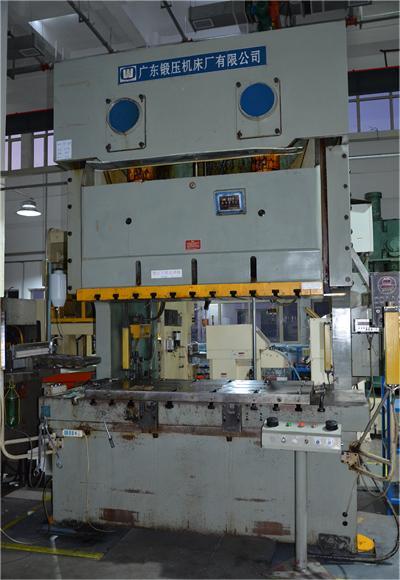 2、200T雙點順?biāo)蜎_壓機2.JPG
